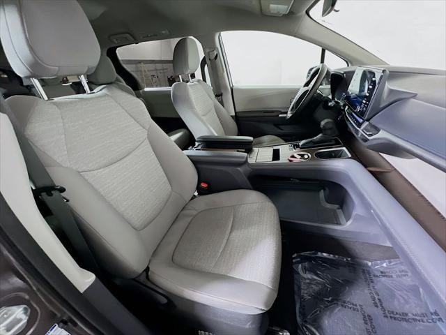 2022 Toyota Sienna LE 8 Passenger