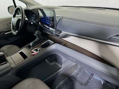 2022 Toyota Sienna LE 8 Passenger