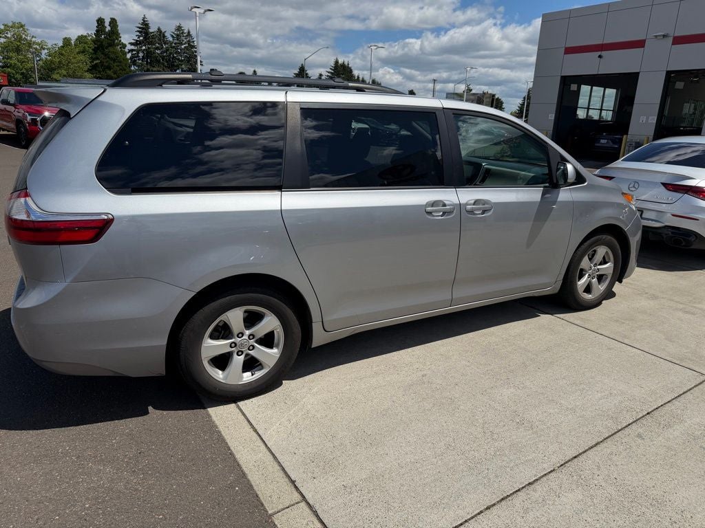 2017 Toyota Sienna LE 8 Passenger