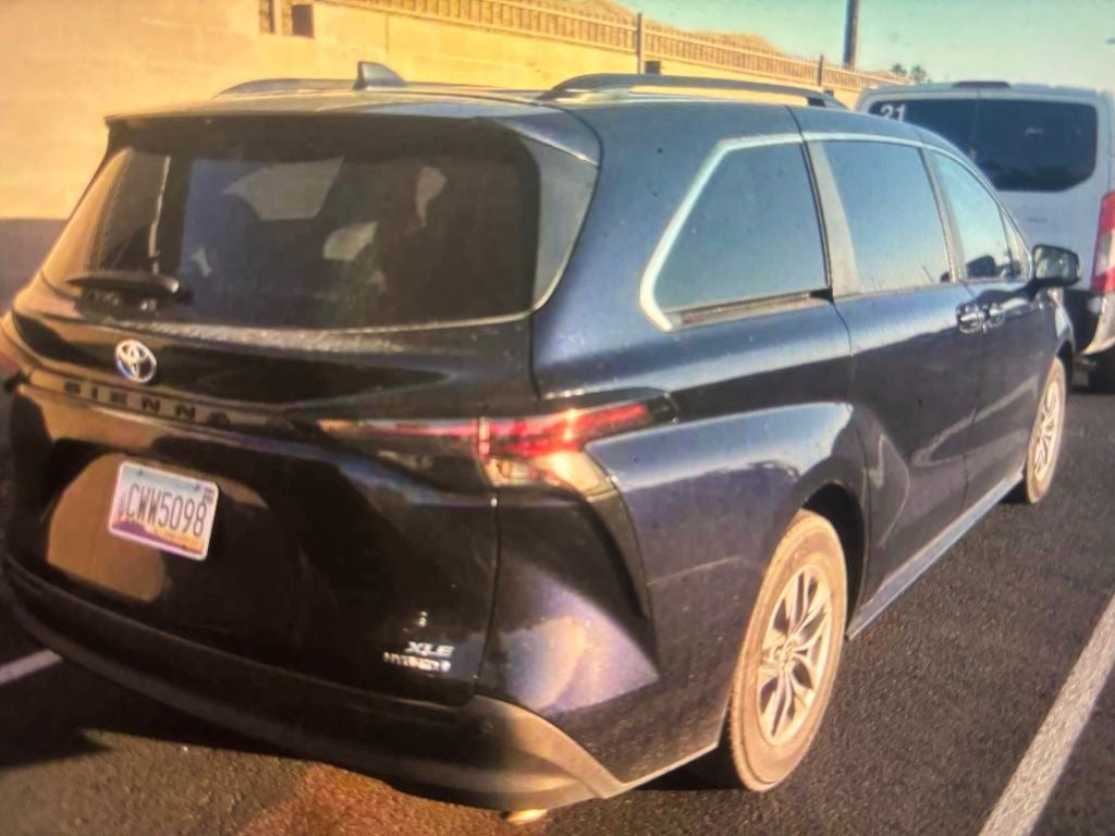 2024 Toyota Sienna XLE 8 Passenger