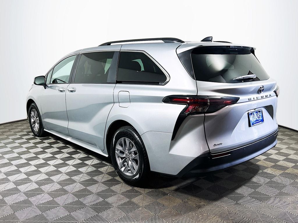 2025 Toyota Sienna XLE 8 Passenger