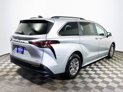 2025 Toyota Sienna XLE 8 Passenger