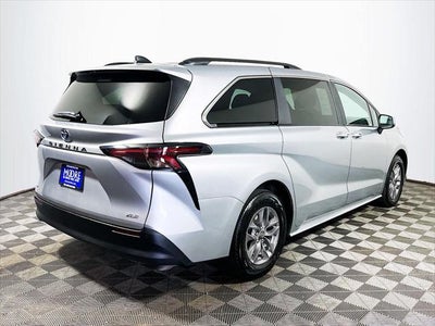 2025 Toyota Sienna XLE 8 Passenger