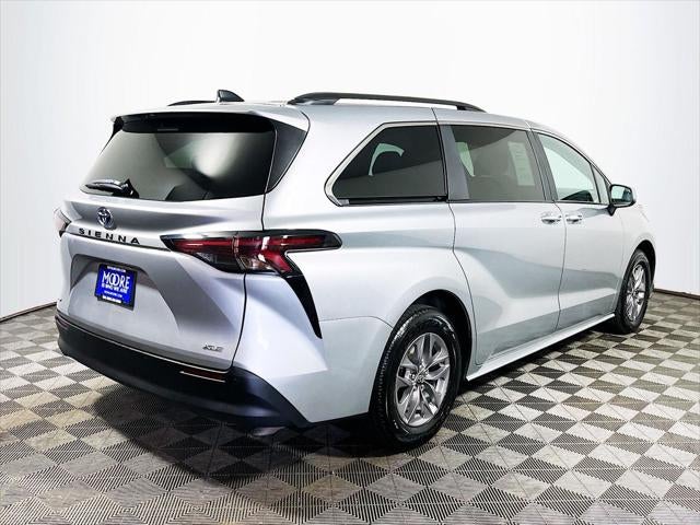 2025 Toyota Sienna XLE 8 Passenger