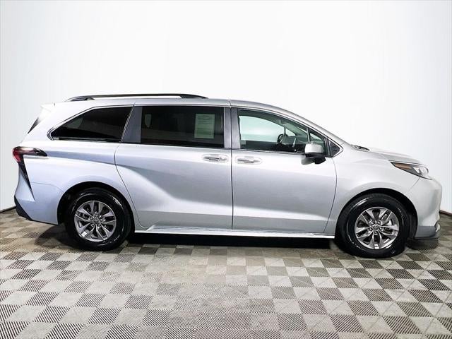 2025 Toyota Sienna XLE 8 Passenger