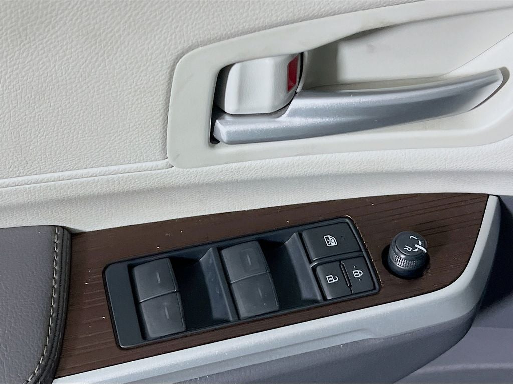 2024 Toyota Sienna XLE 8 Passenger