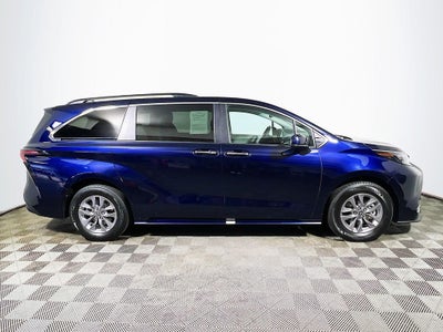 2024 Toyota Sienna XLE 8 Passenger