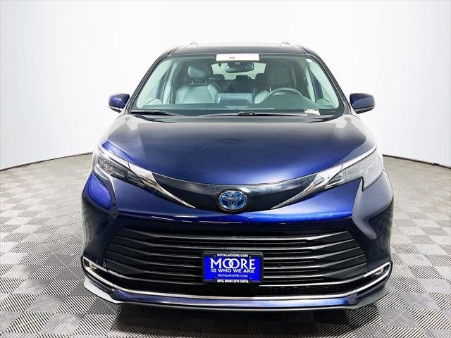 2024 Toyota Sienna XLE 8 Passenger