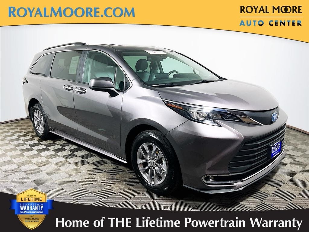 2024 Toyota Sienna XLE 8 Passenger