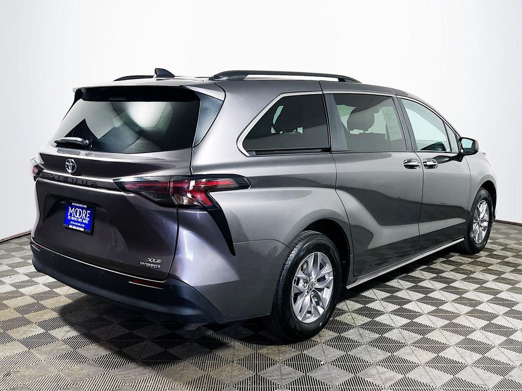 2024 Toyota Sienna XLE 8 Passenger