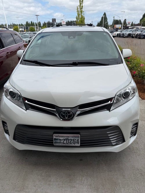 2018 Toyota Sienna XLE 8 Passenger