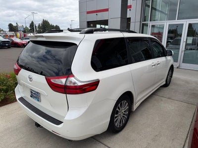 2018 Toyota Sienna XLE 8 Passenger