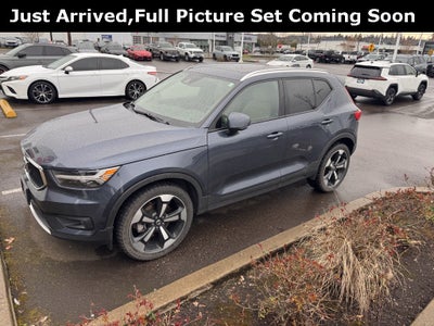 2021 Volvo XC40 Momentum