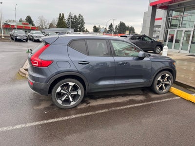 2021 Volvo XC40 Momentum